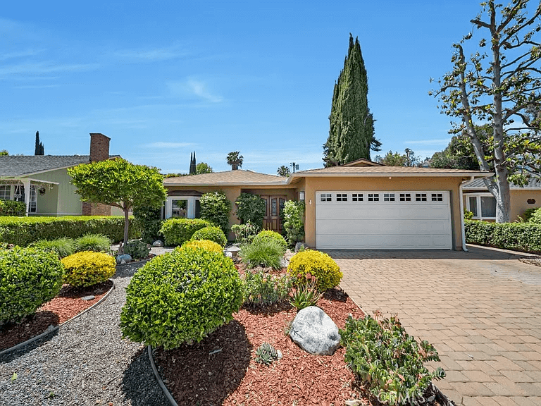 20924 Avenue San Luis